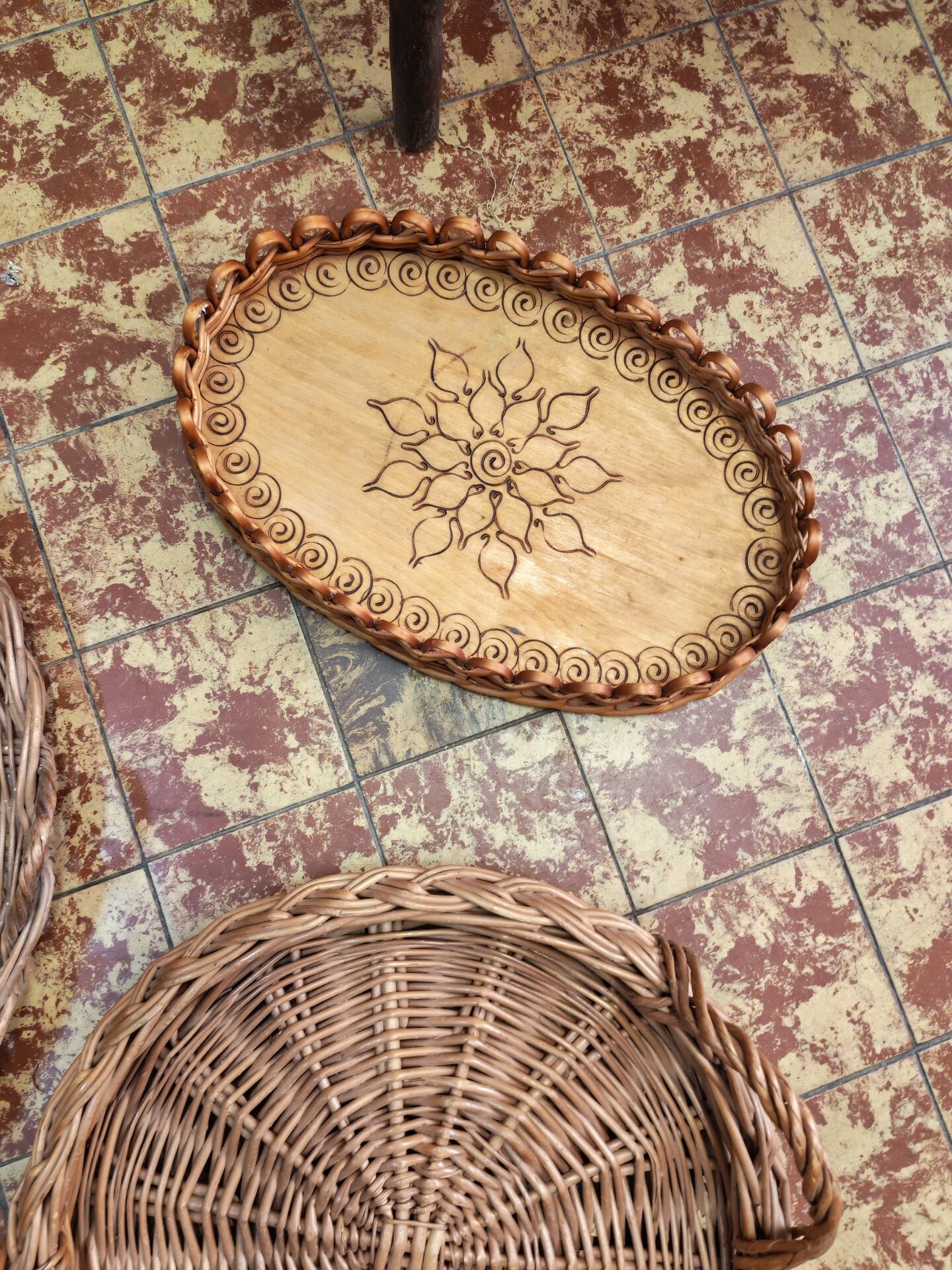 Lot de 4 plateaux en osier vintage