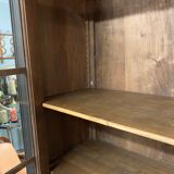 Bibliothèque noire avec ses portes vitrées