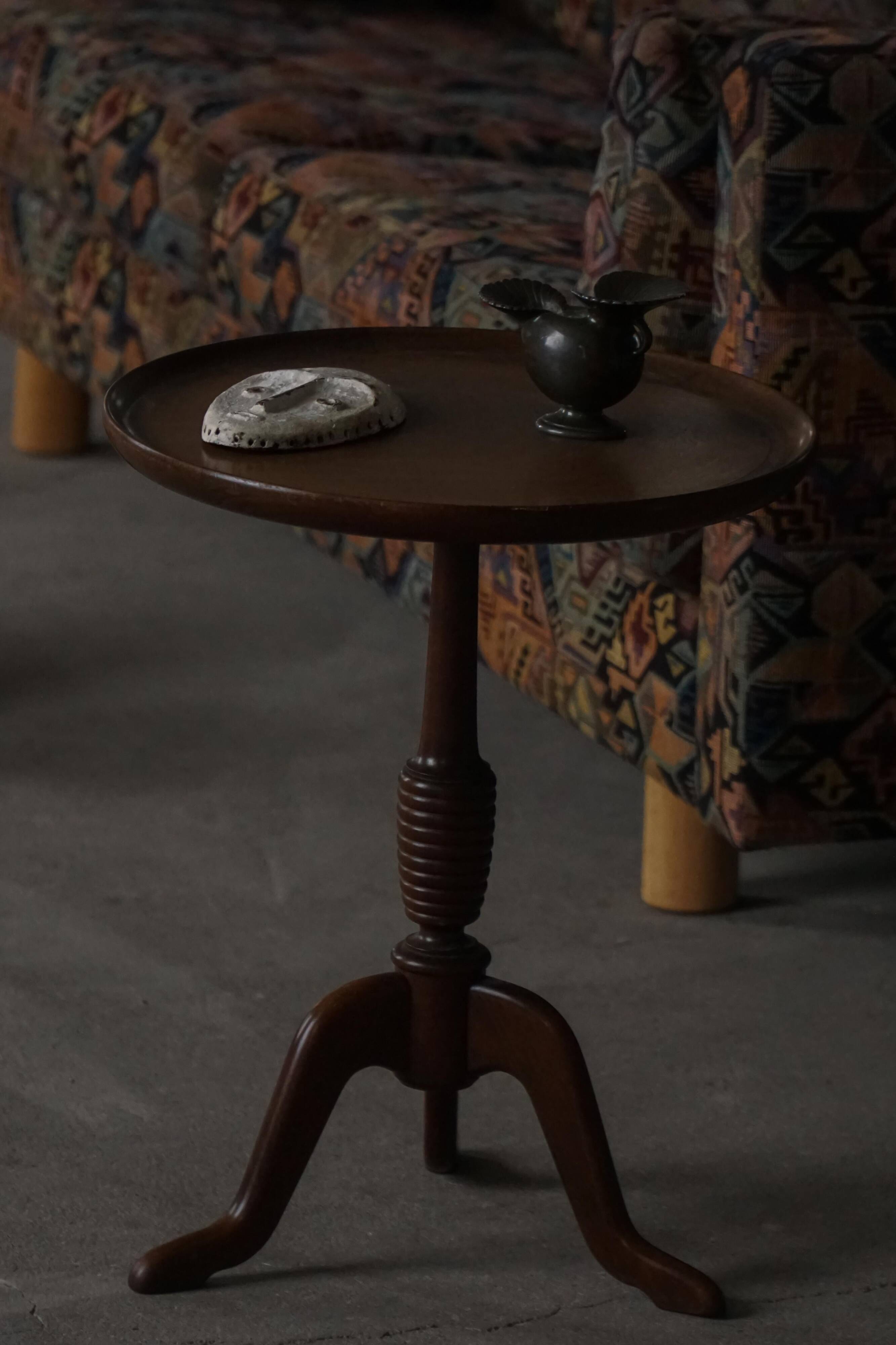 Mid-20th century modern Danish side table by Anton Kildeberg, model 210, 1960s.