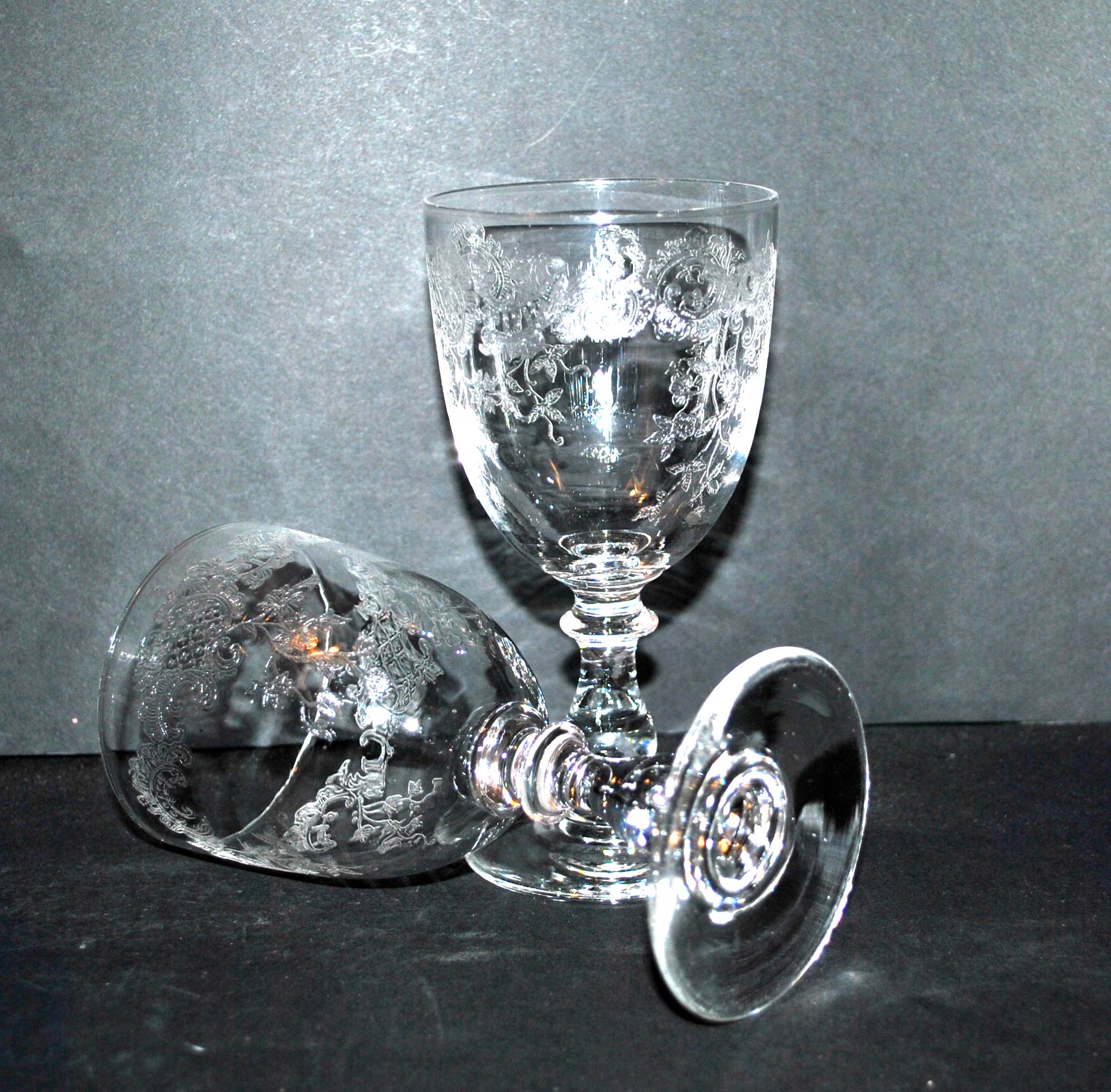 Set of 2 antique glasses in Saint-Louis crystal Model TALMA 1930 Rock crystal engraving 899