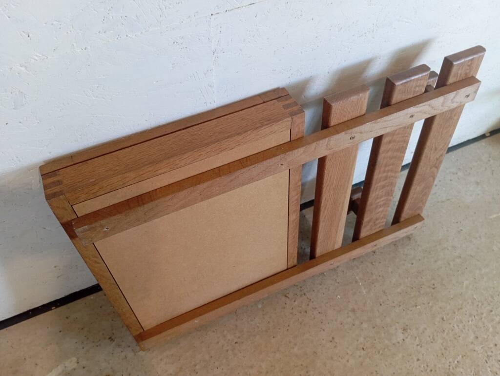 Wall-mounted wardrobe in solid oak