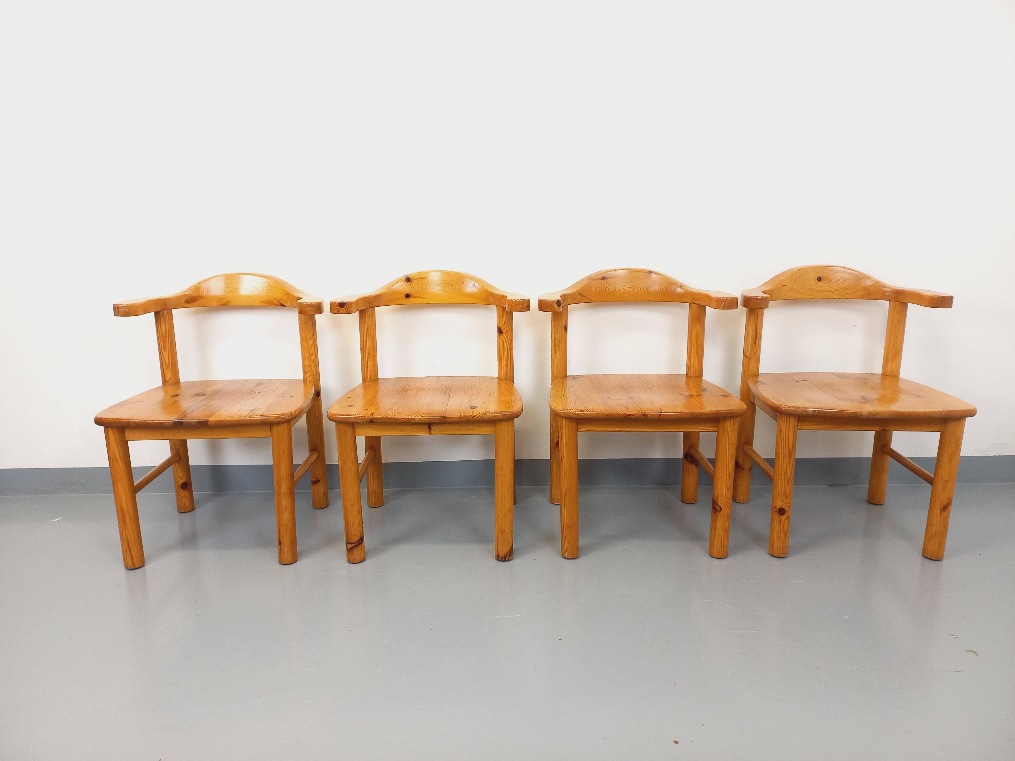 Set of 4 armchairs in pine from the 60s and 70s