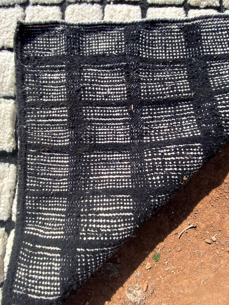 Moroccan Berber rug 300cm x 150cm