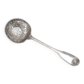 Cuillère à saupoudrer en argent massif XVIIIe, 23 cm, filet Coquille, 106 g.