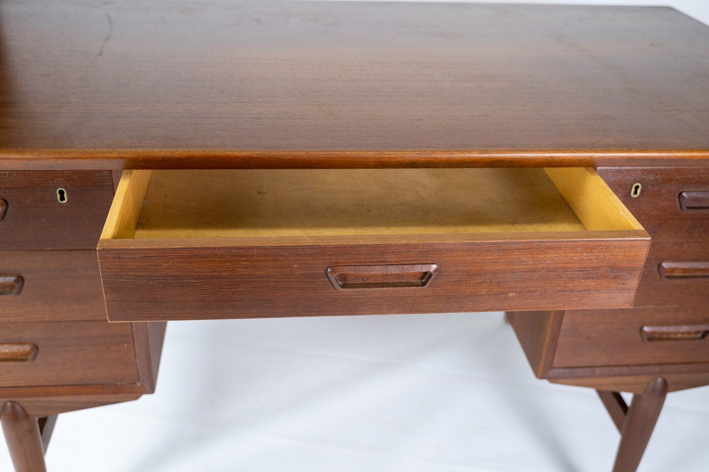Desk in teak of danish design from the 1960s