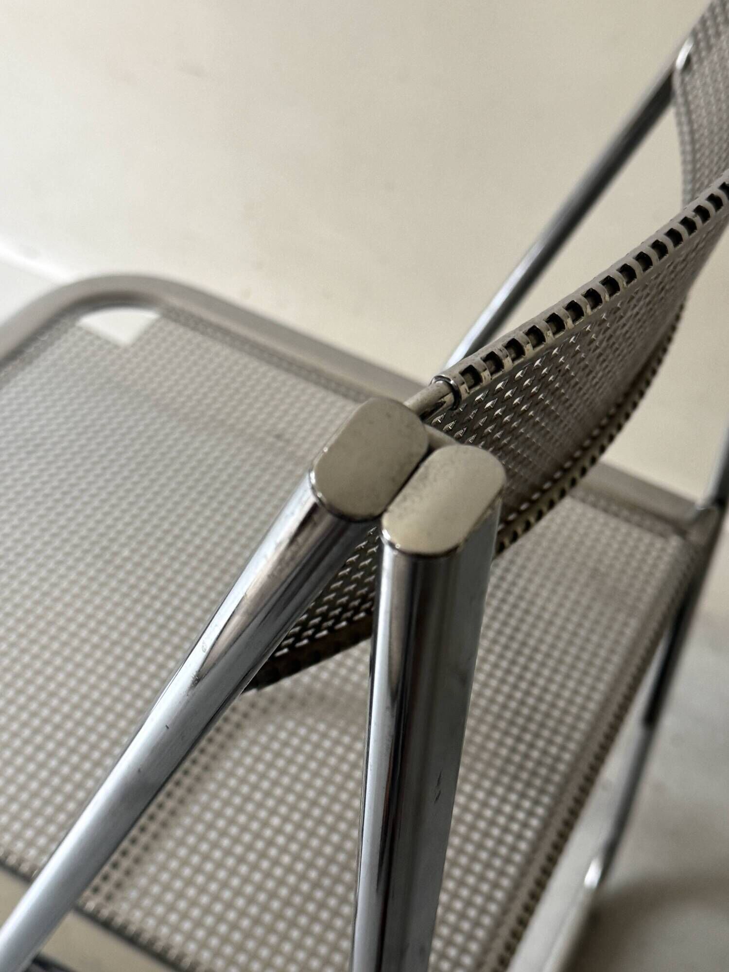 Chaise pliante Tamara en métal chromé et perforé d'Arrben, Italie 1980