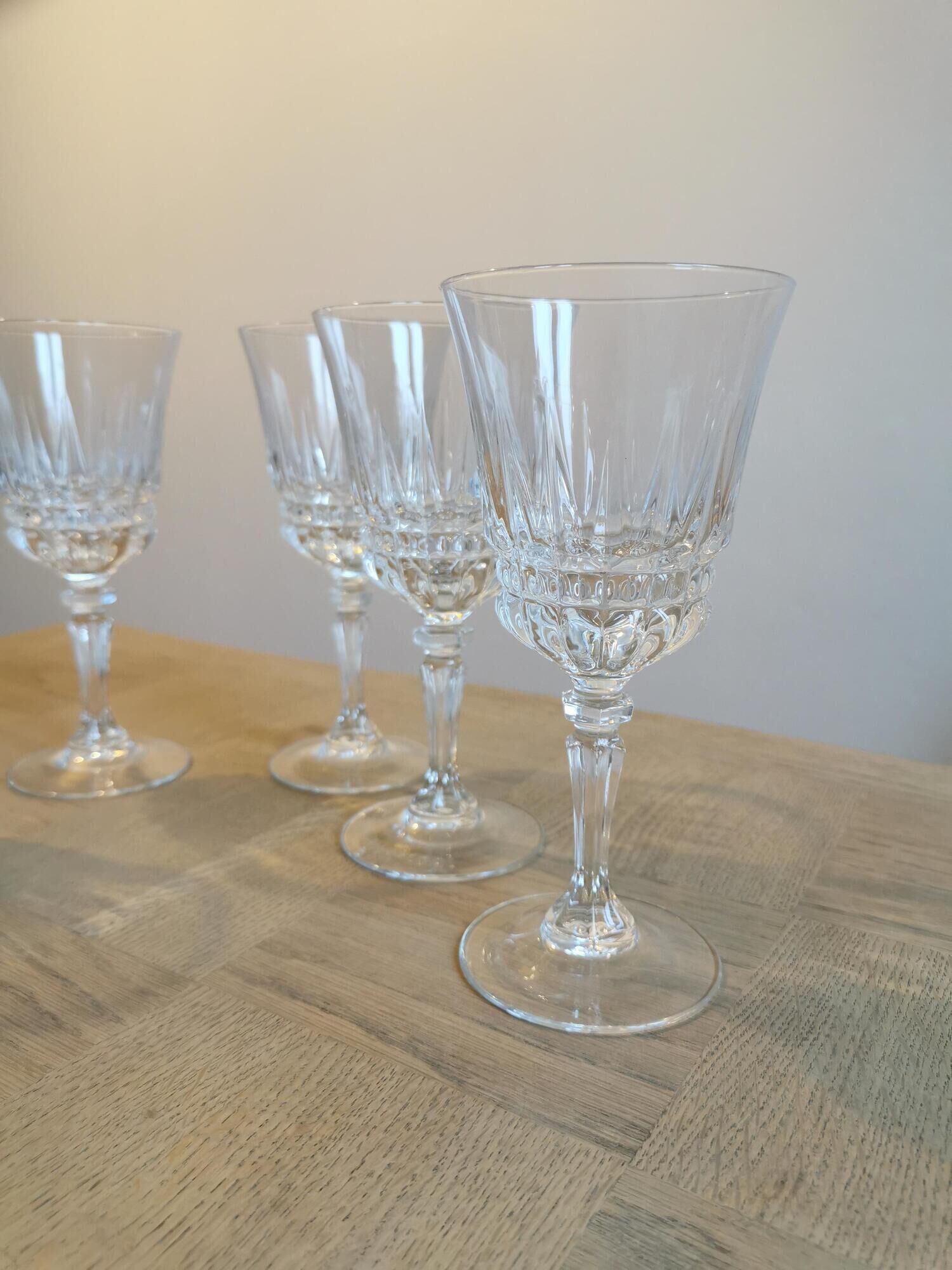 Service of 6 vintage water glasses in Luminarc chiseled glass