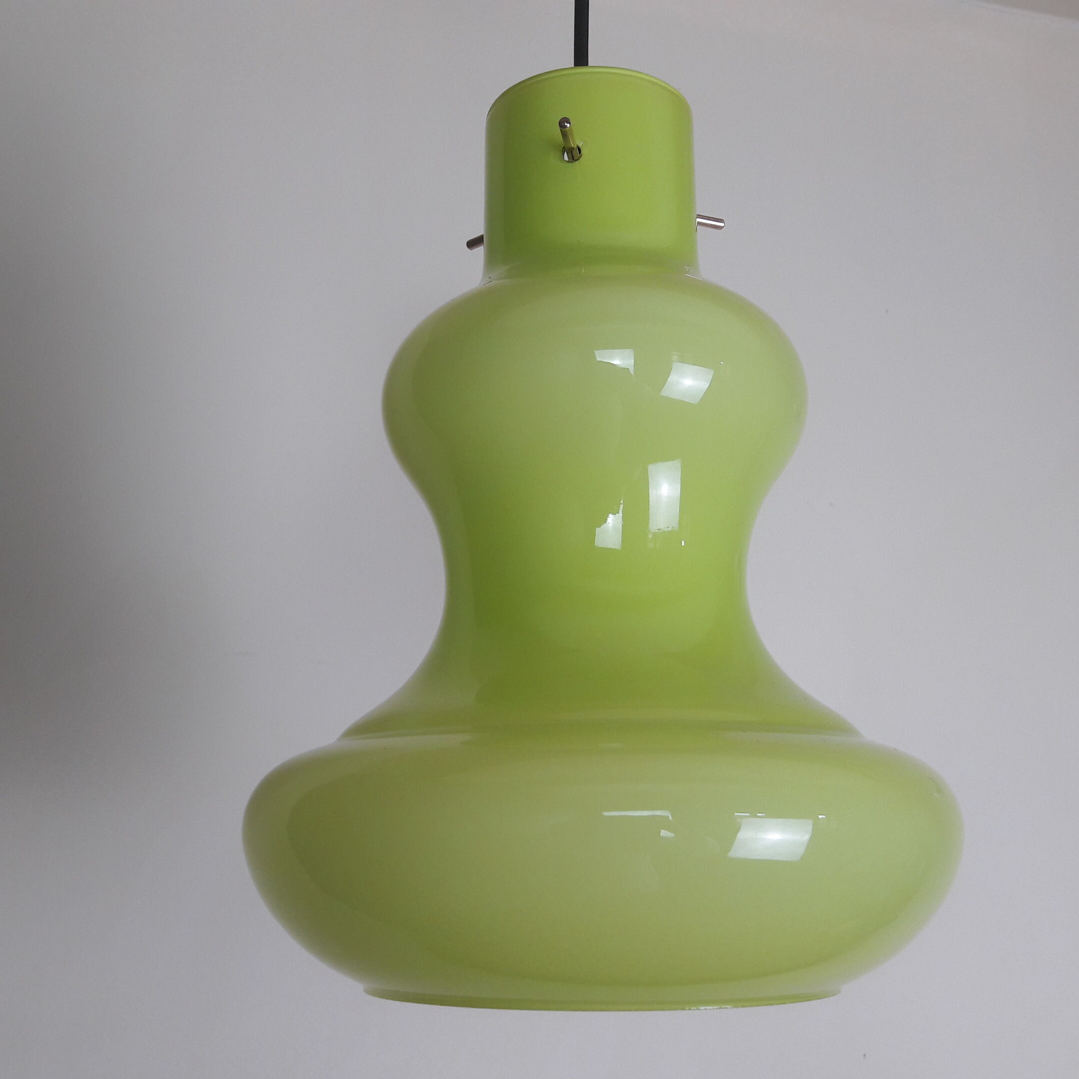 Mint green opaline suspension