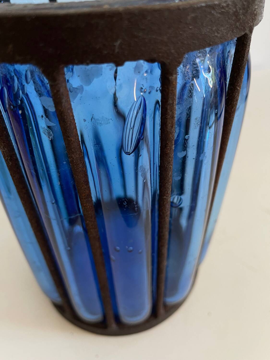 Vase en verre soufflé enchâssé