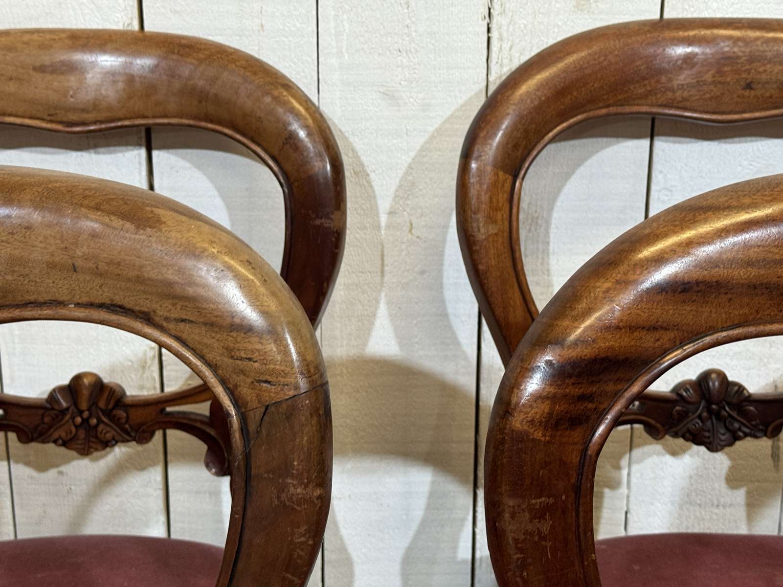 Suite de 8 chaises anglaises en acajou de style Victorien