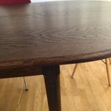 Extendable oak table