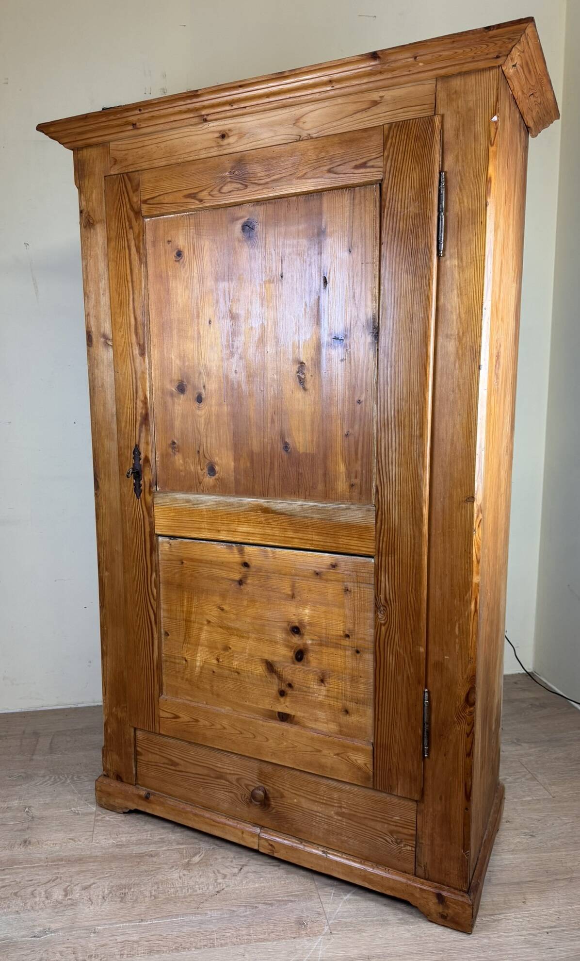 Very pretty Savoyard fir bonnet maker