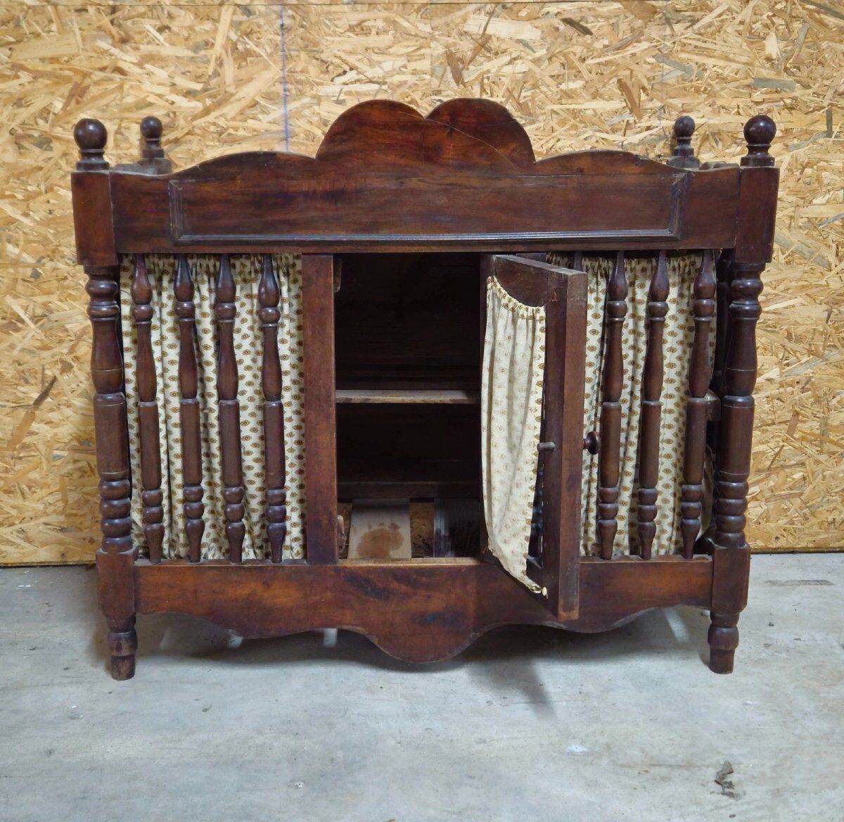 Pantry / wall-mounted side cabinet / walnut / 18th century
