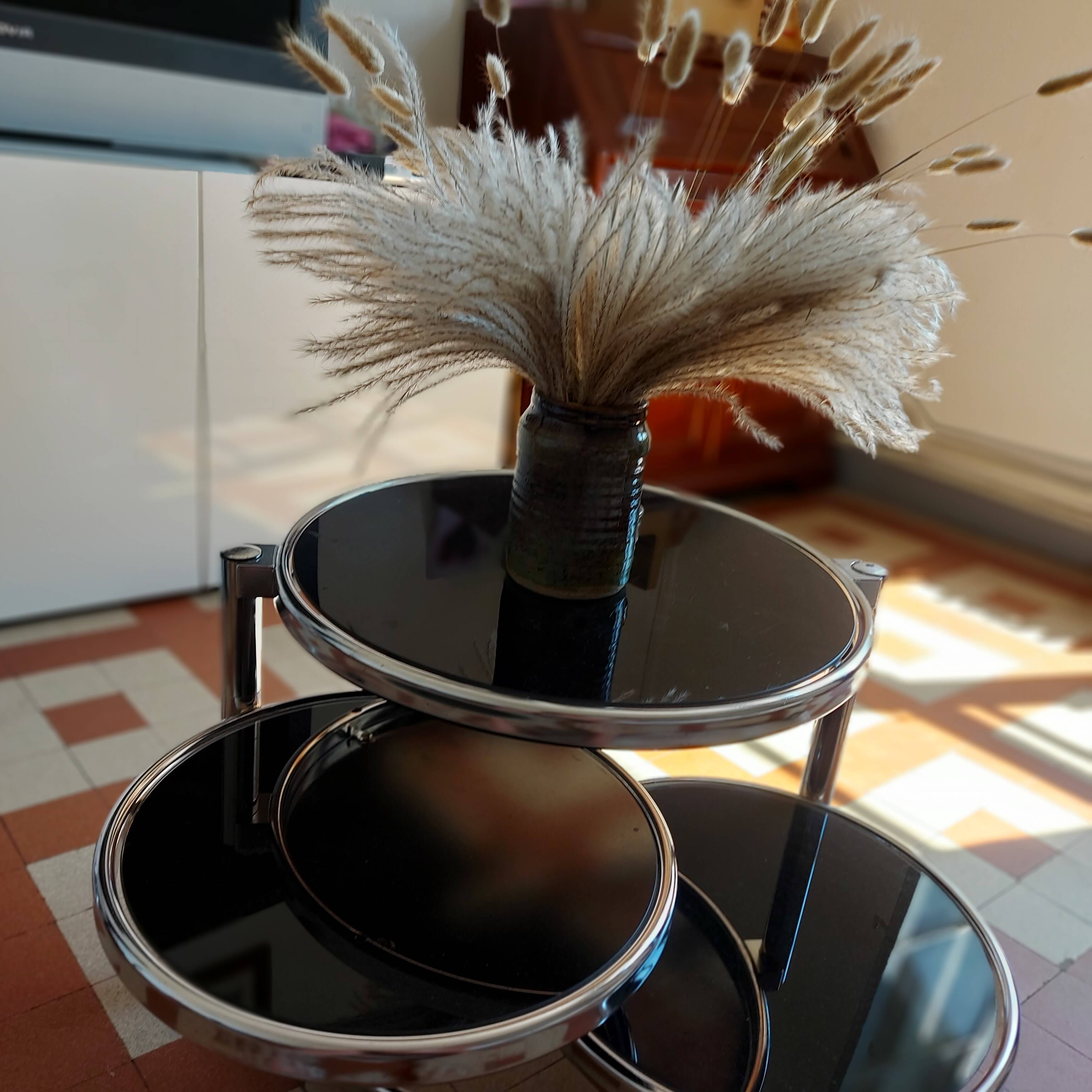 Flexible coffee table