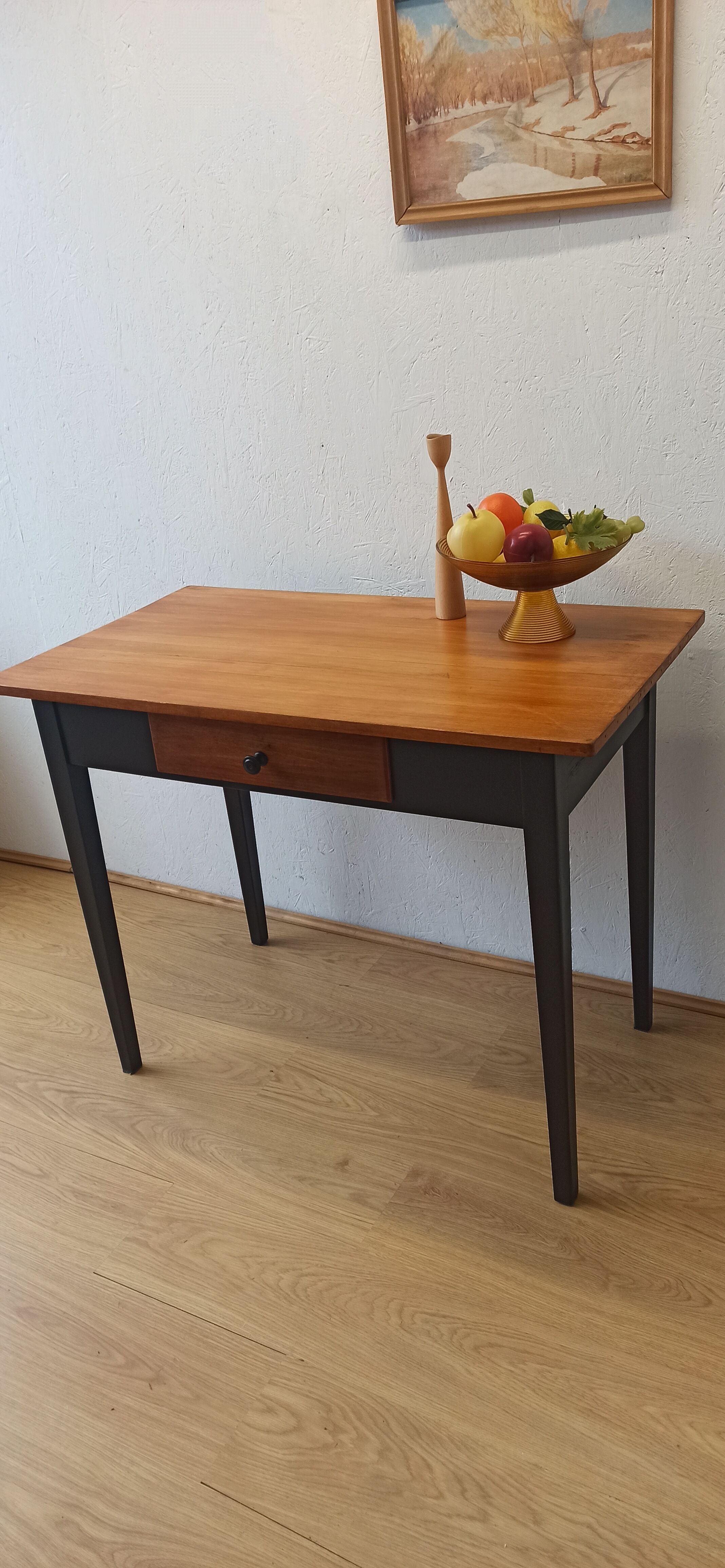 Minimalist kitchen table