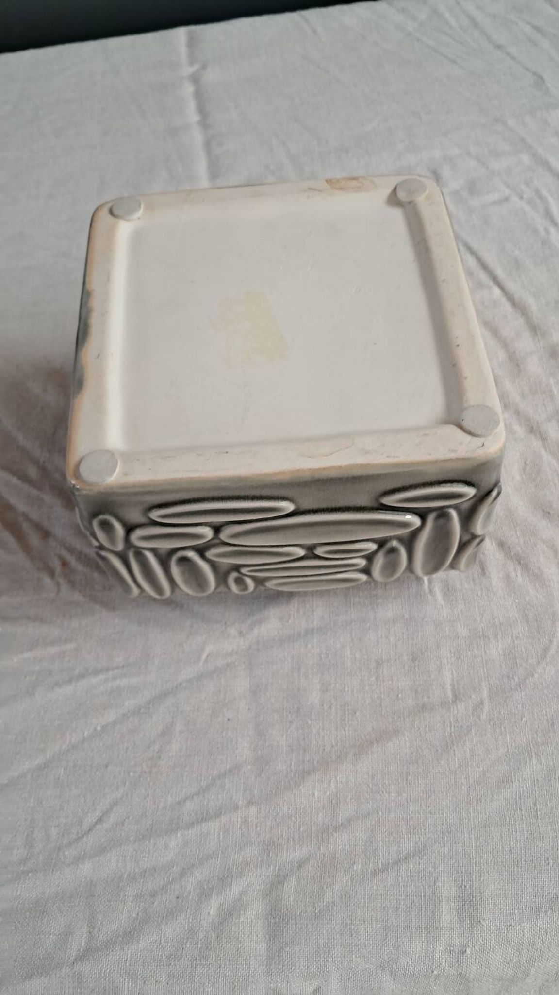 Ceramic decorative object