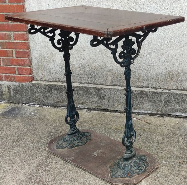 Ancienne table de bistrot