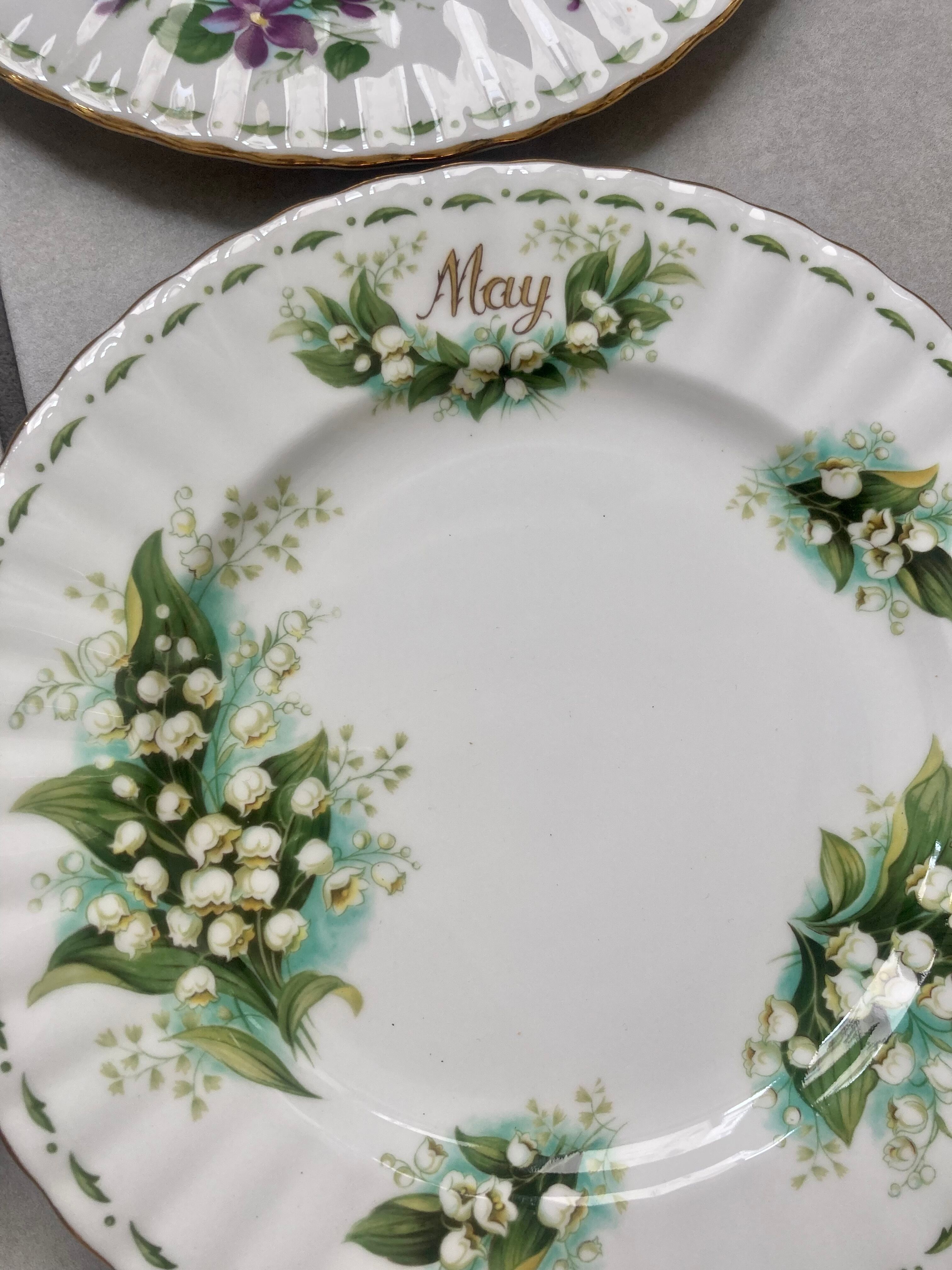 Set de 12 assiettes royal albert « mois de l’année »