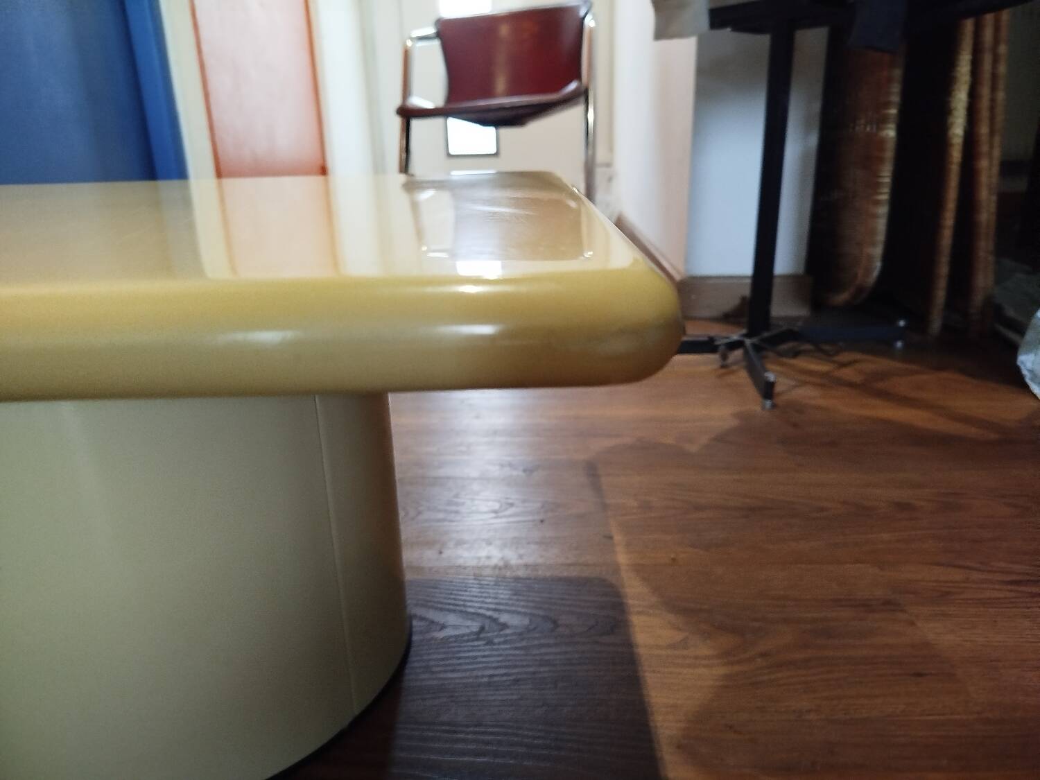 Vintage design nesting tables – lacquered wood & metal