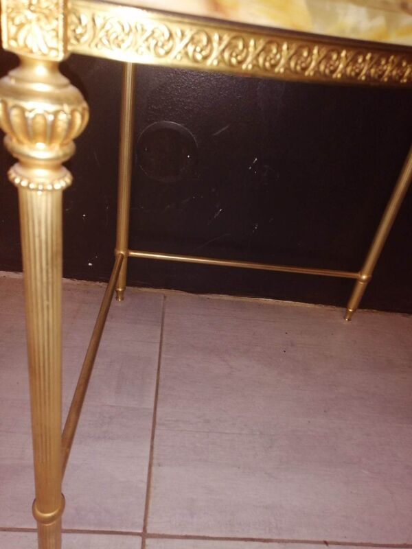 Suite de 3 tables gigognes années 60 en encoignure