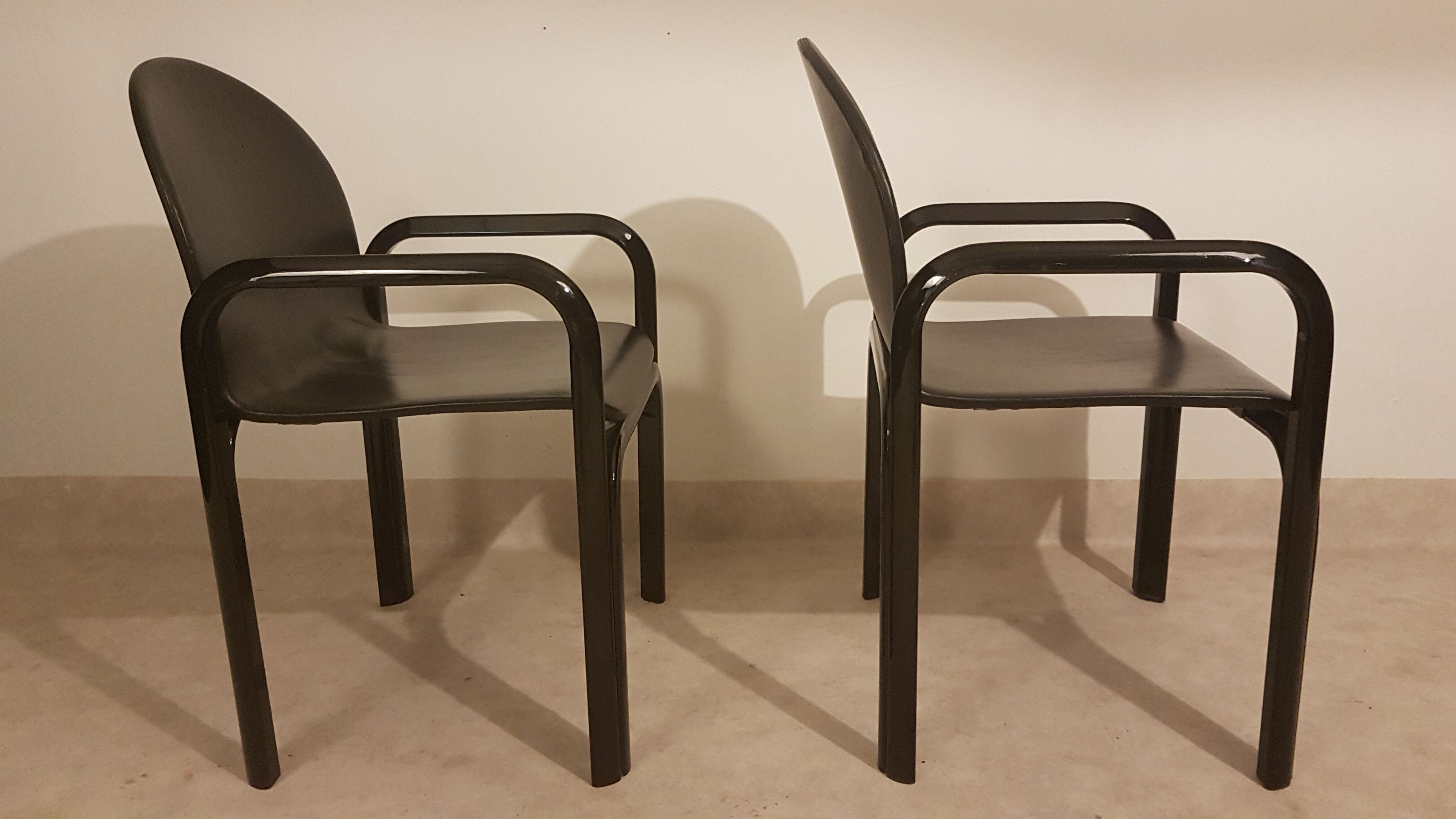 Pair of armchairs "Orsay" designer Gae Aulenti for Knoll