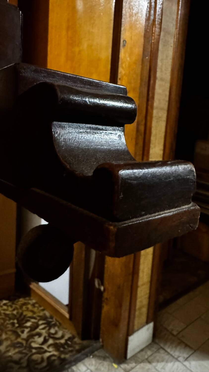 Mahogany and leather coffee table from the 19th century.