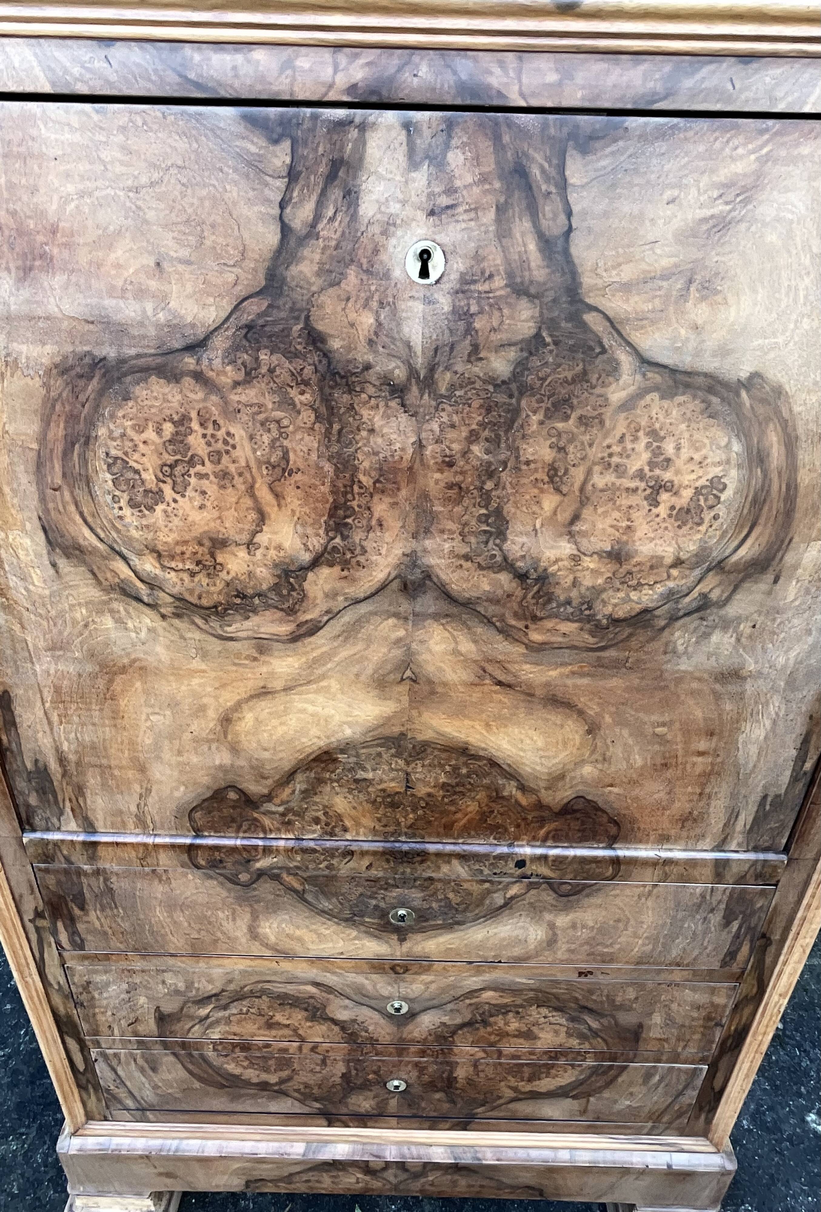 Louis-Philippe secretary, mid-19th century, in walnut burl.
