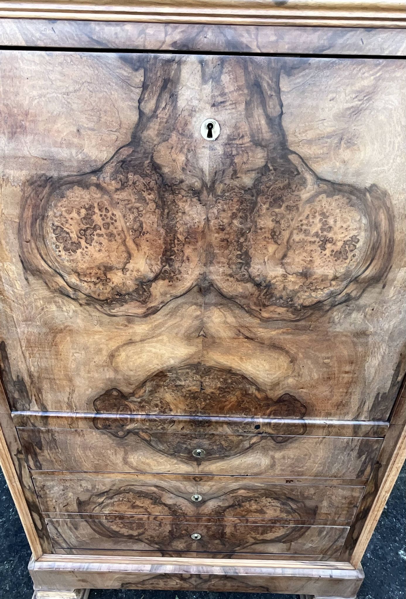 Louis-Philippe secretary, mid-19th century, in walnut burl.
