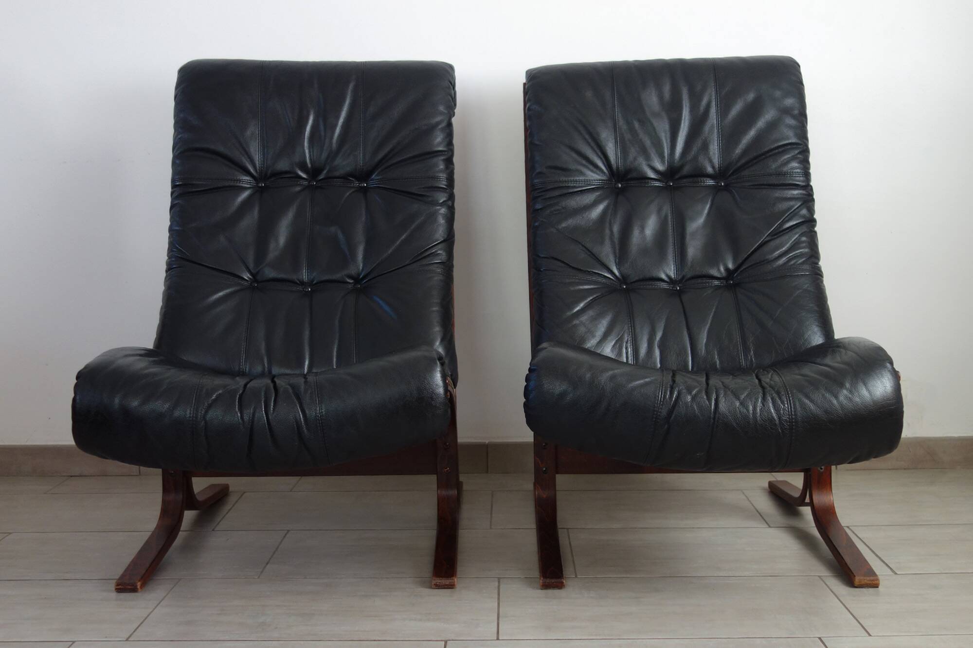Pair of leather Siesta armchairs by Ingmar Relling for Westnofa, 1970s