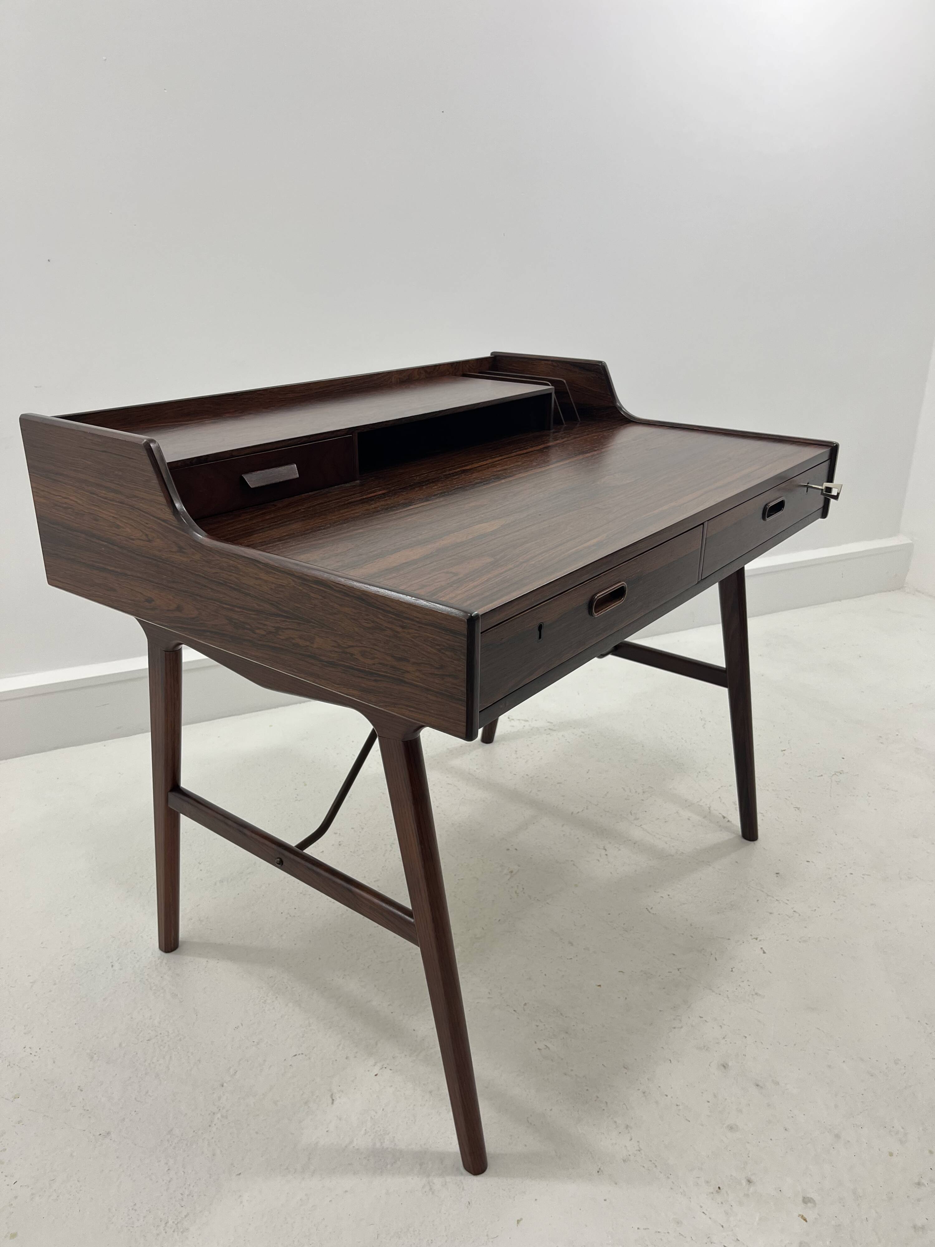 Bureau danois modèle 56 en palissandre par Arne Wahl Iversen pour Vinde Mobelfabrik