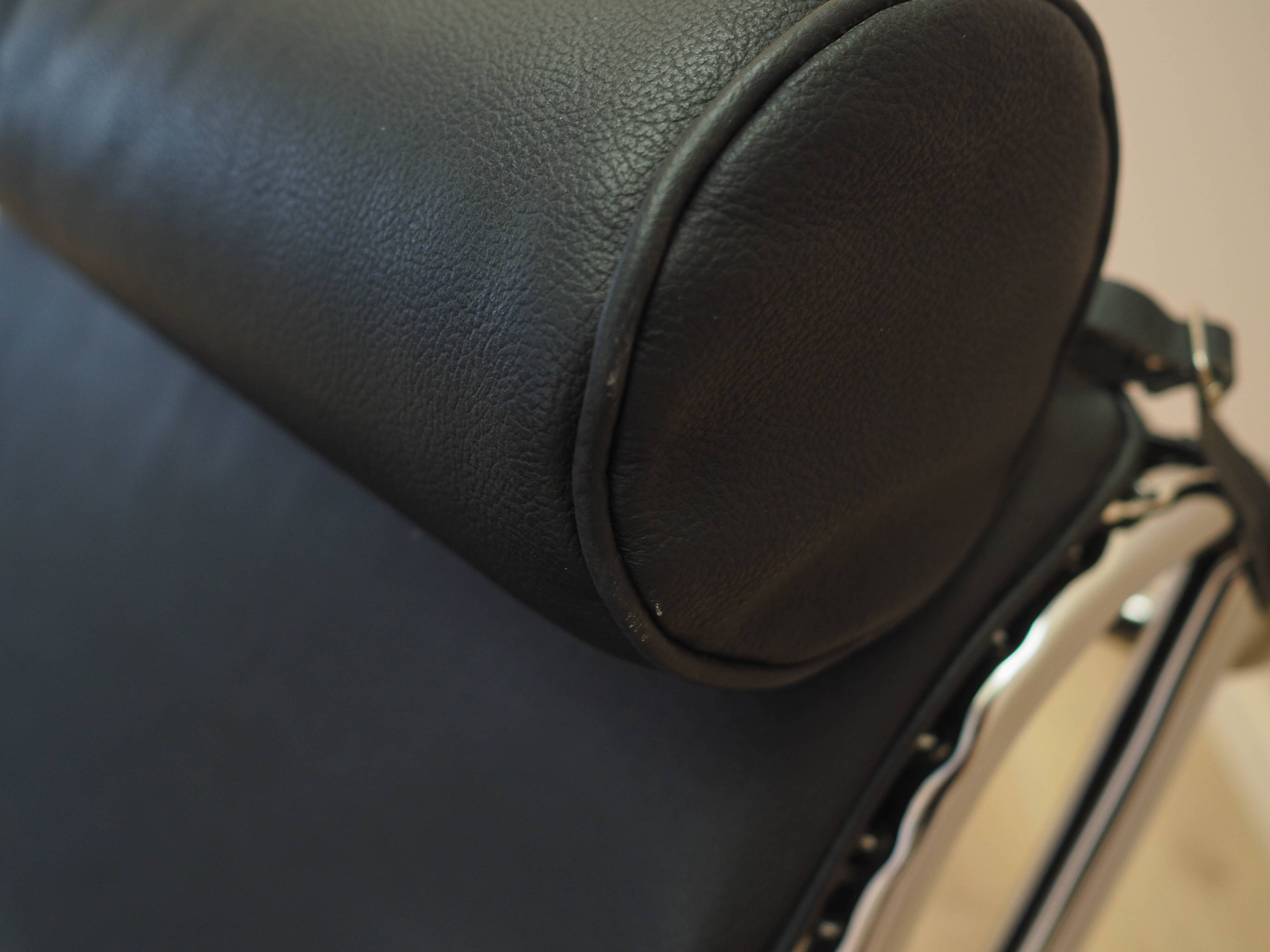Leather chaise longue, LC4 style, 1980s, made in Italy