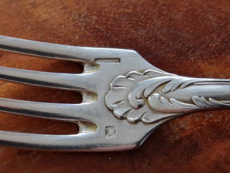 4 fourchettes à entremets Christofle en métal argenté modèle Chrysanthèmes