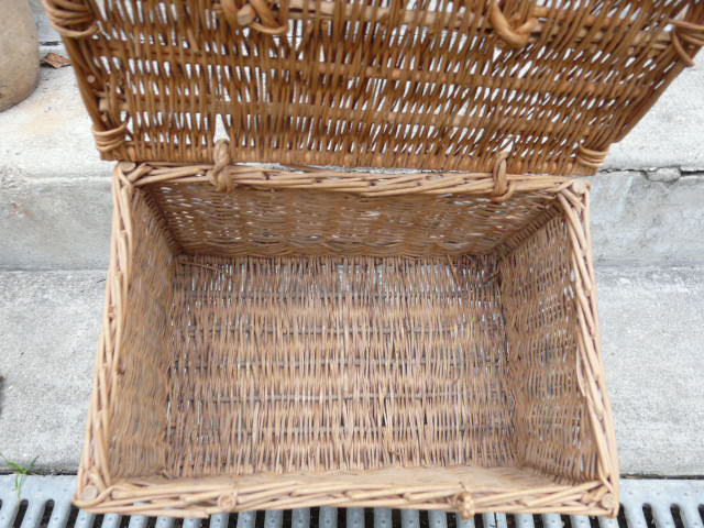 Vintage wicker basket for poultry rabbit