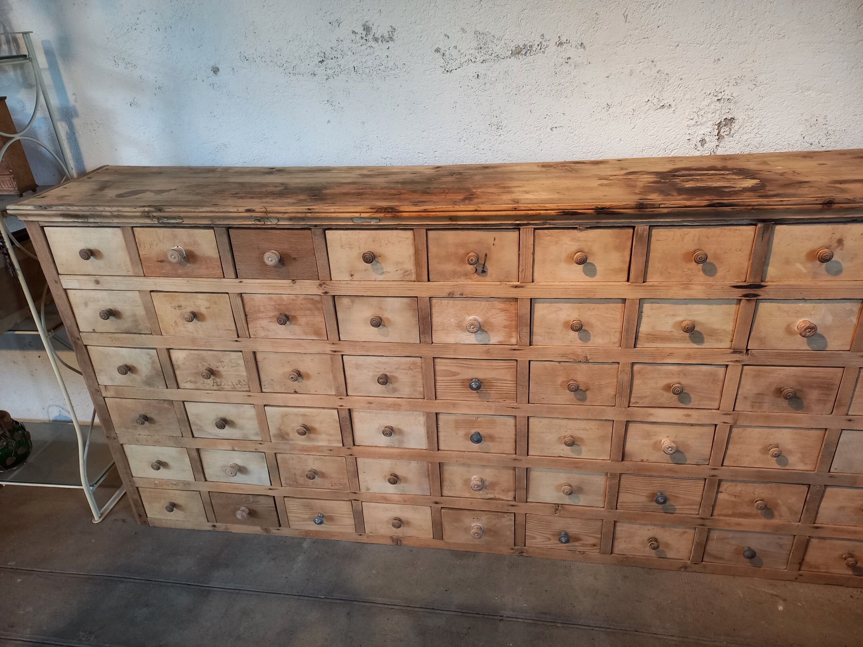 Trade cabinet with drawers