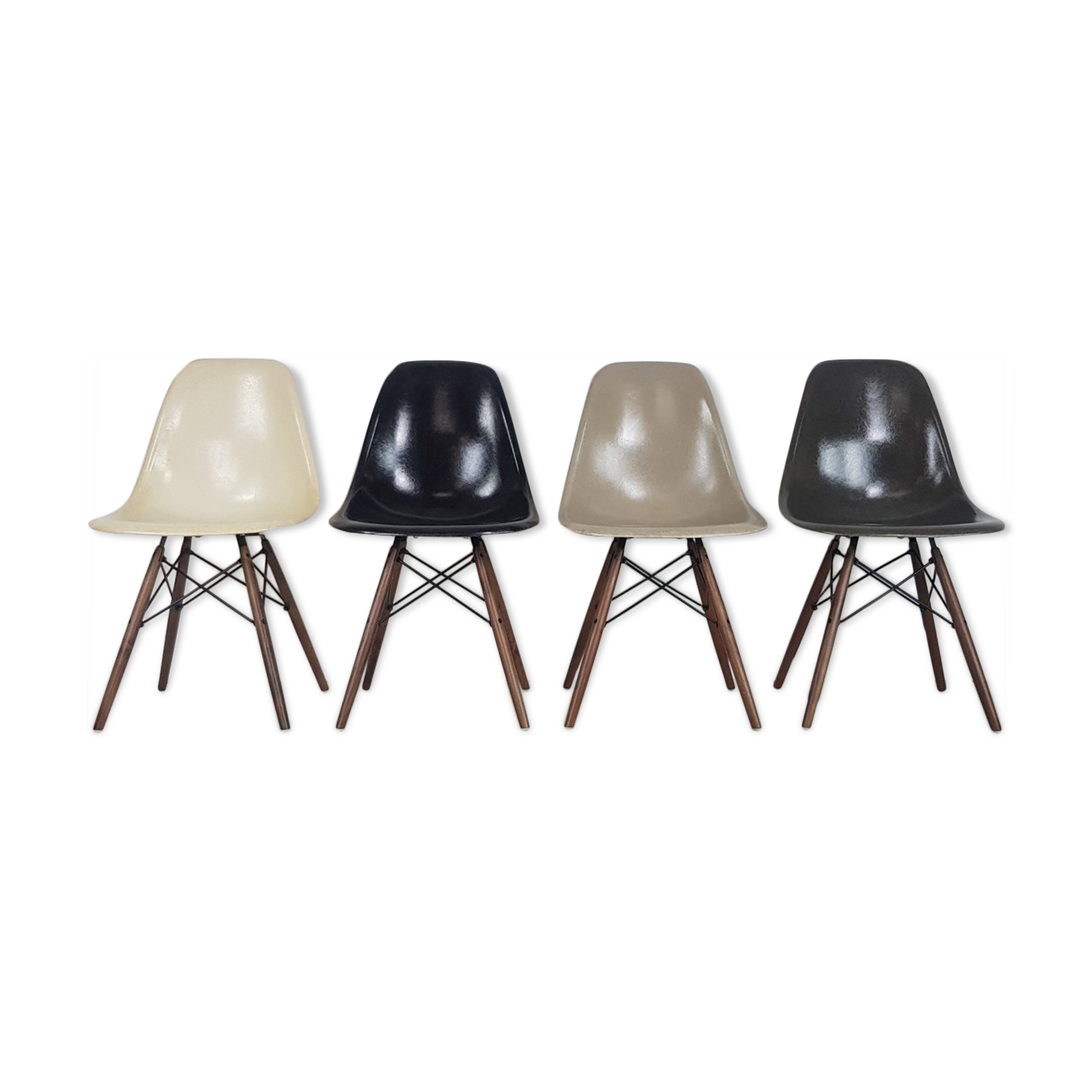 DSW side chairs by Charles & Ray Eames edition Herman Miller