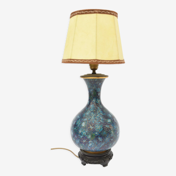 Vase balustre en email bleu cloisonné monté en lampe