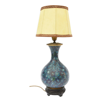 Vase balustre en email bleu cloisonné monté en lampe