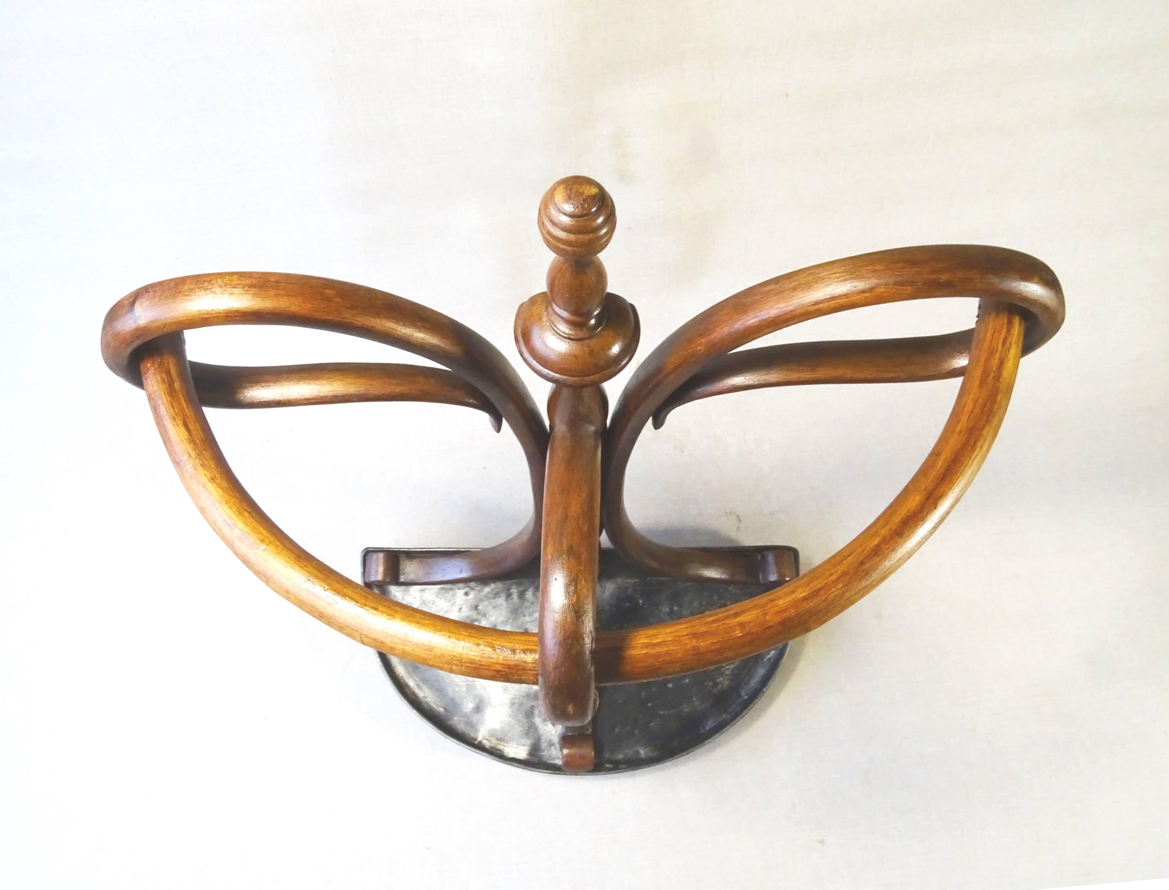 Wall-mounted umbrella stand (Trumeaux - umbrella stand) by Thonet around 1890