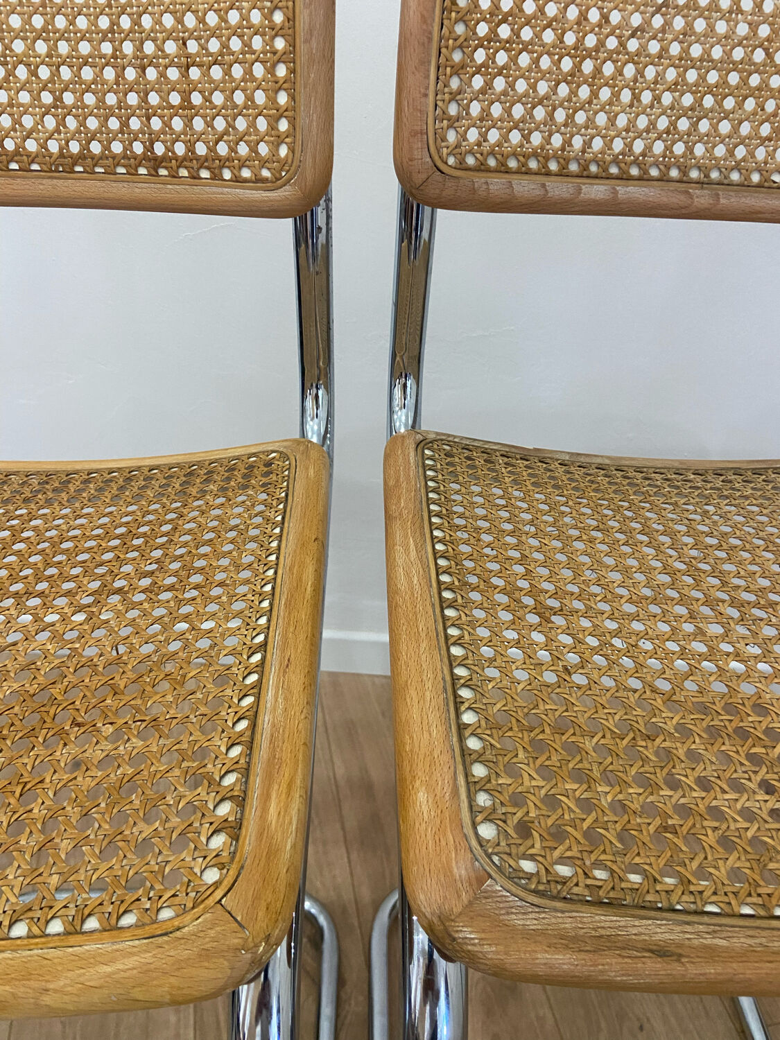 Tabourets de Bar Cesca par Marcel Breuer.