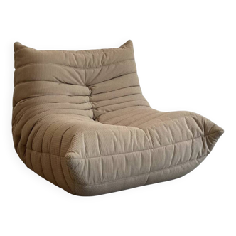 Chauffeuse Togo en velours Cotelet beige par Michel Ducaroy
