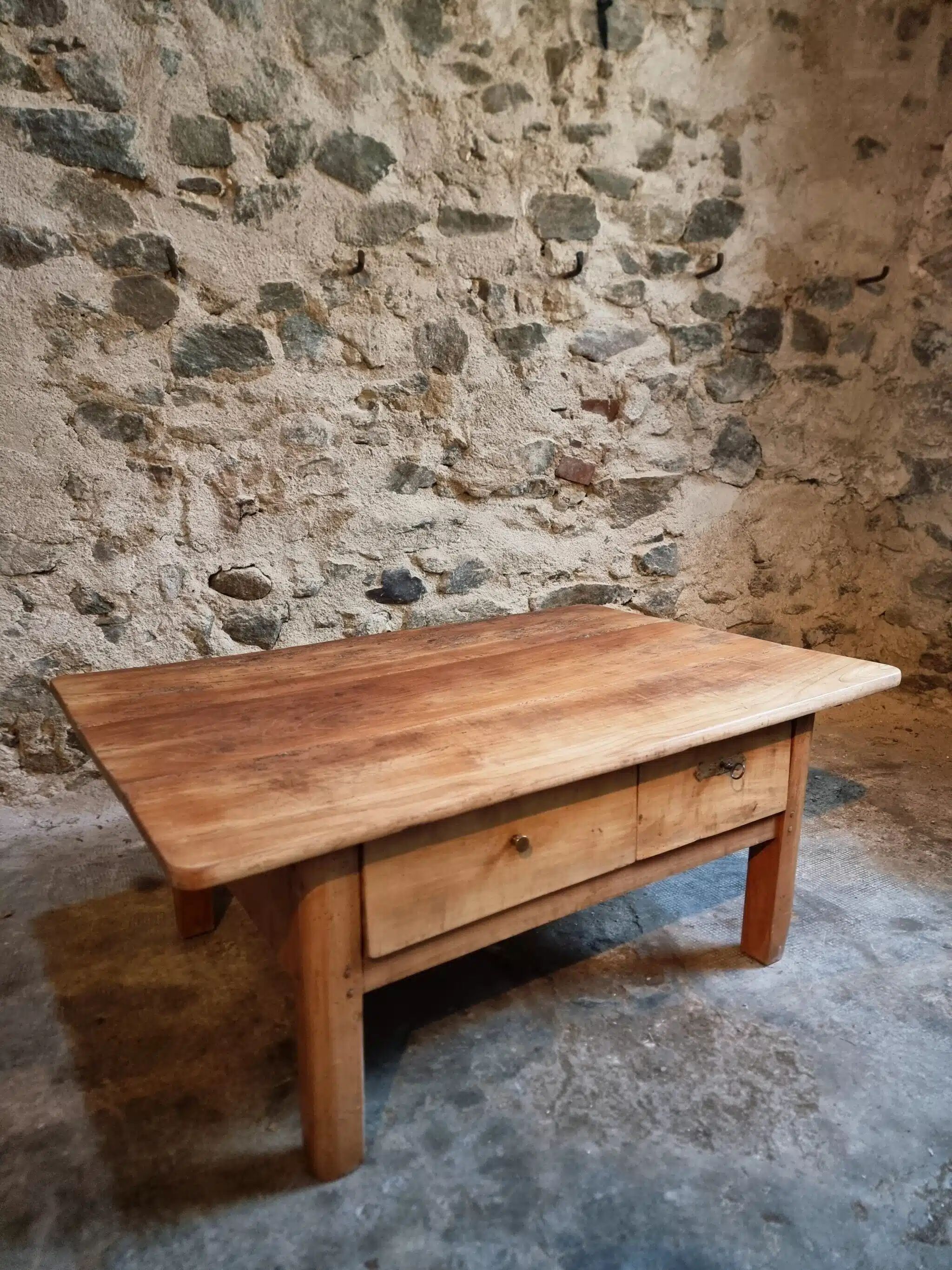 18th-century cherry wood coffee table with two drawers.