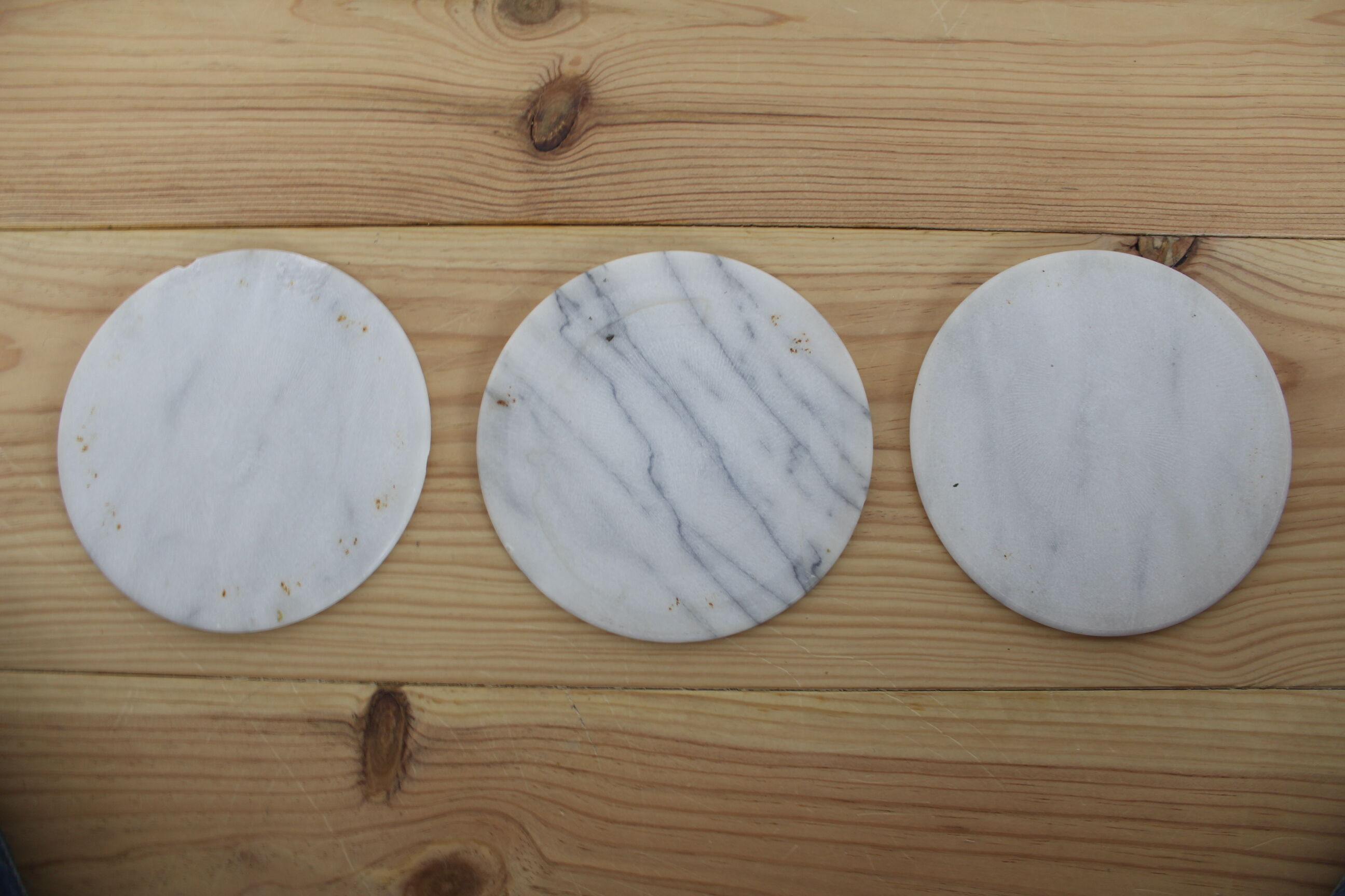 Door plant in white metal and marble