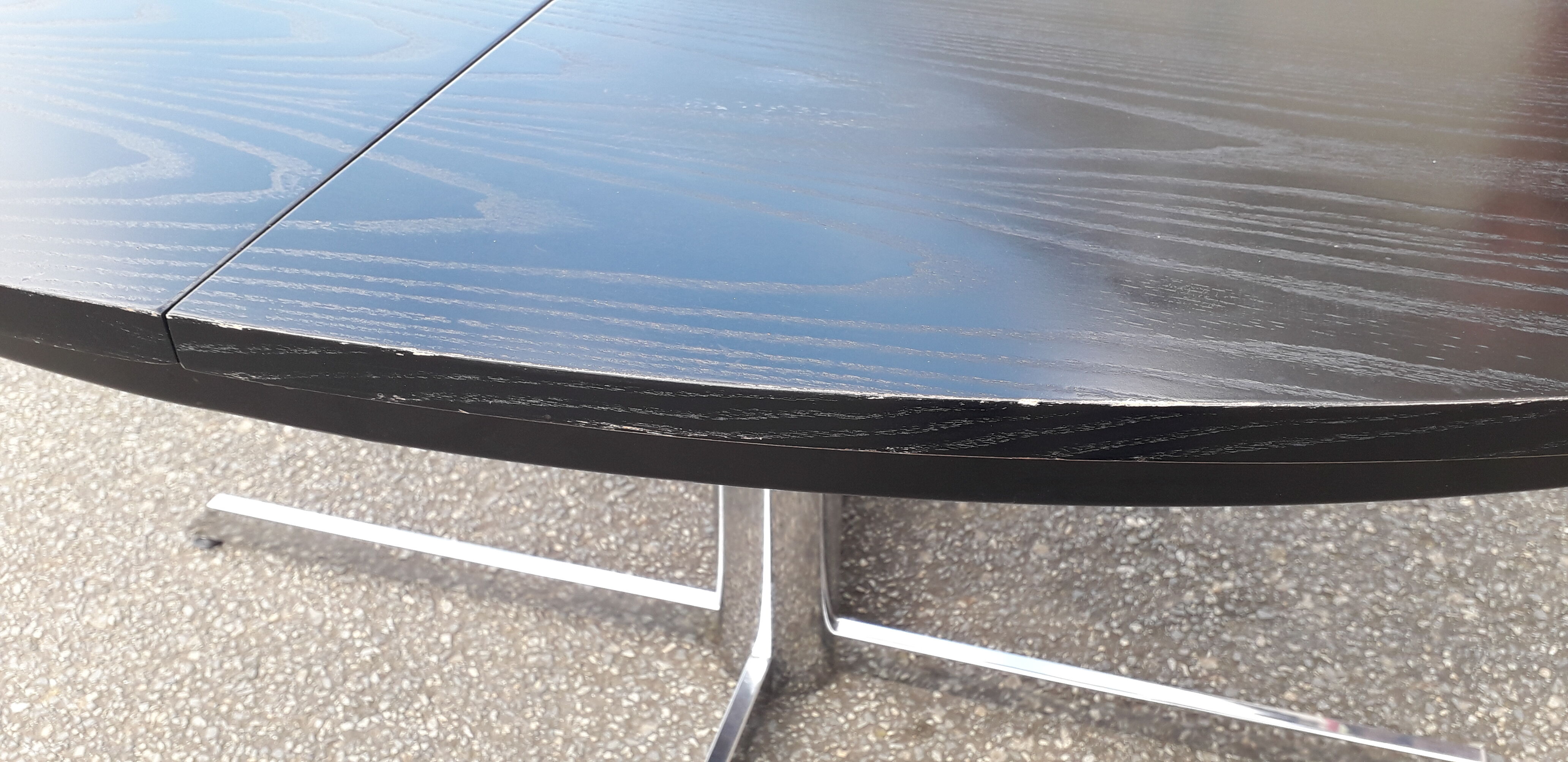 Oval table for Roche Bobois