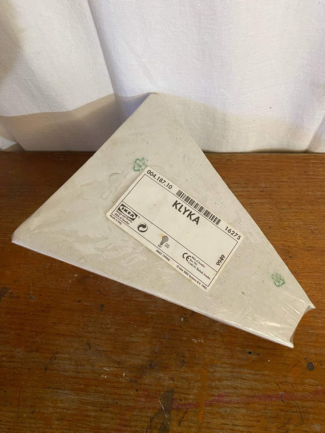 Antique KLYKA white metal wall light