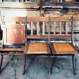 Banc de cinéma en bois pliable vintage.
