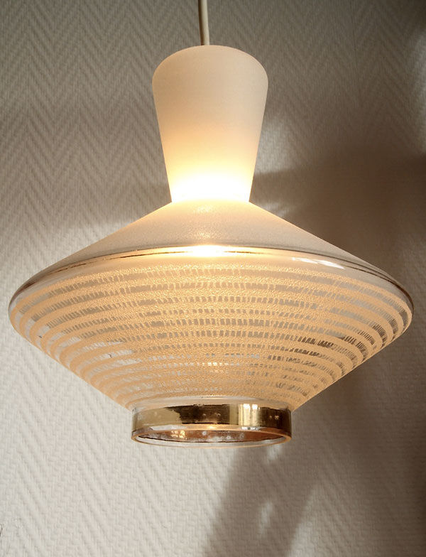 Lampe suspension Diabolo soucoupe en verre givré.