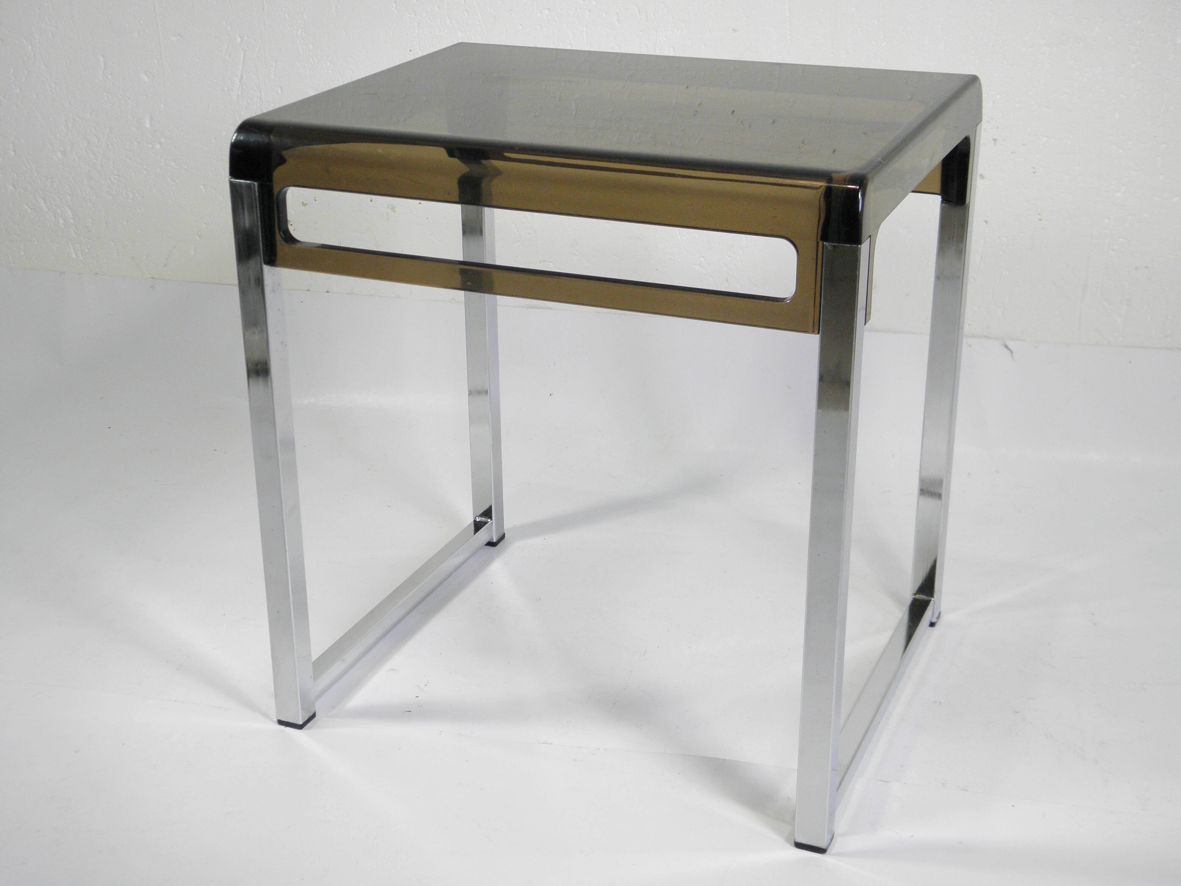 Table basse plexiglas et chrome - design 1970