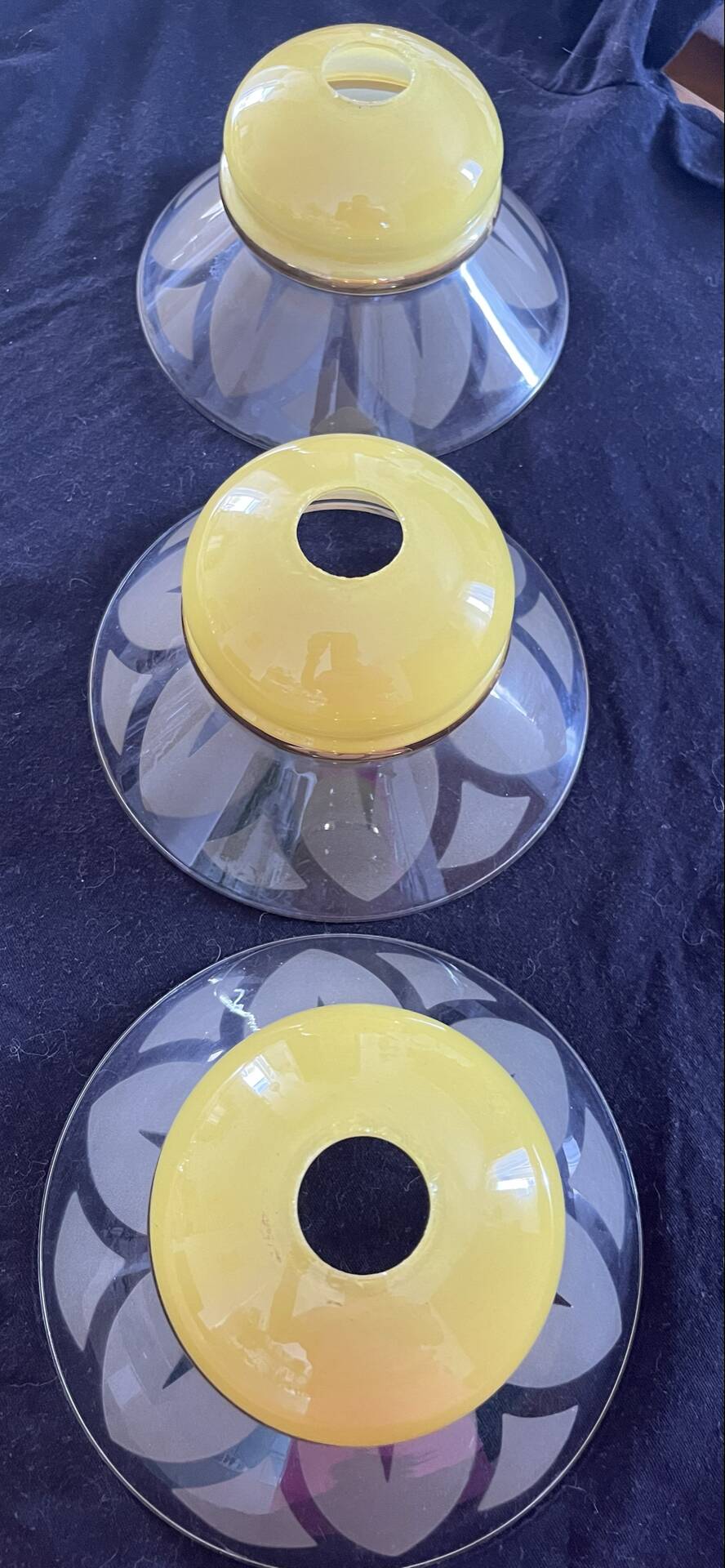Set of 3 frosted glass and yellow opaline tulips — Vintage 1970