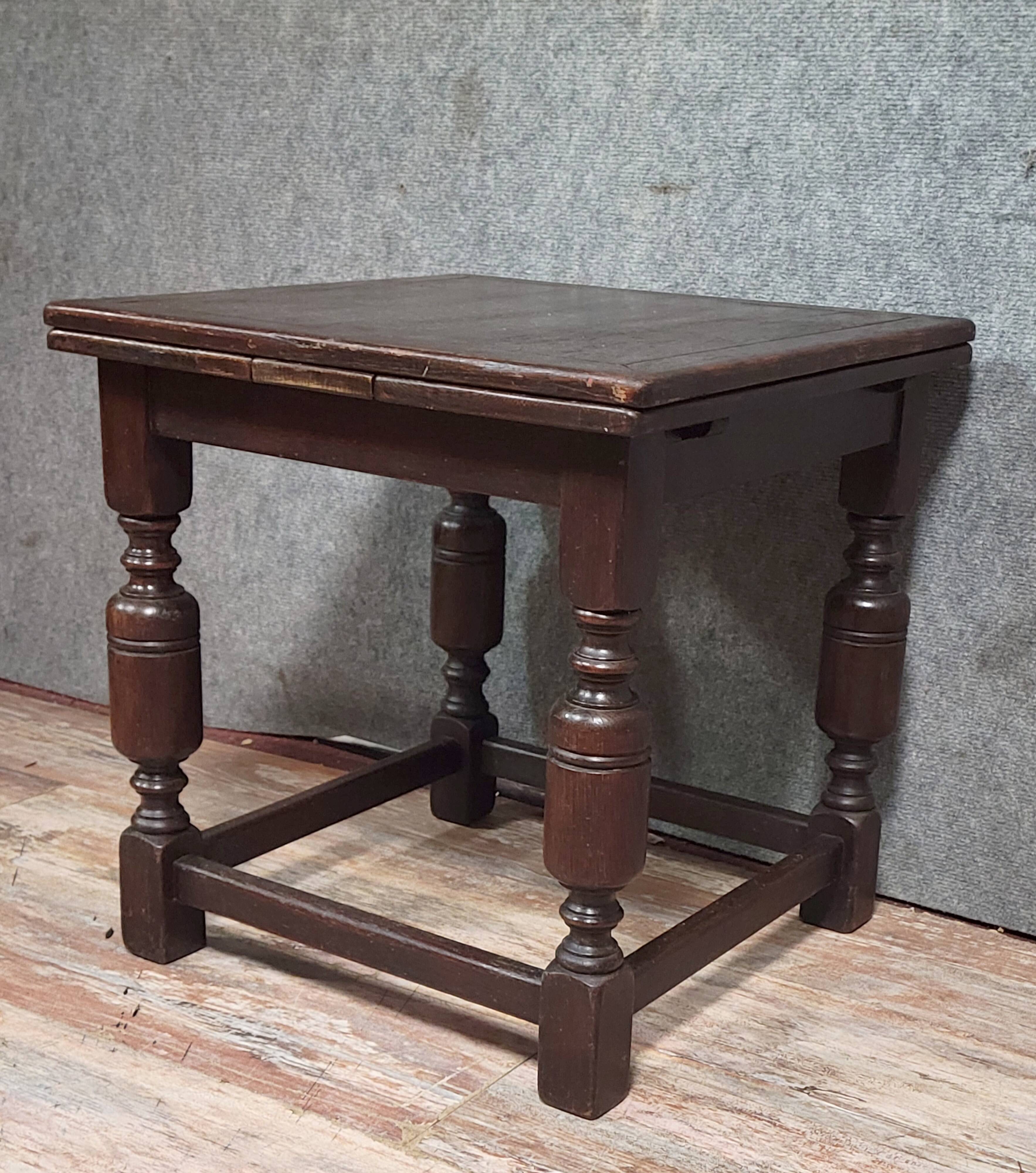 Table basse à rabats style Renaissance en chêne massif