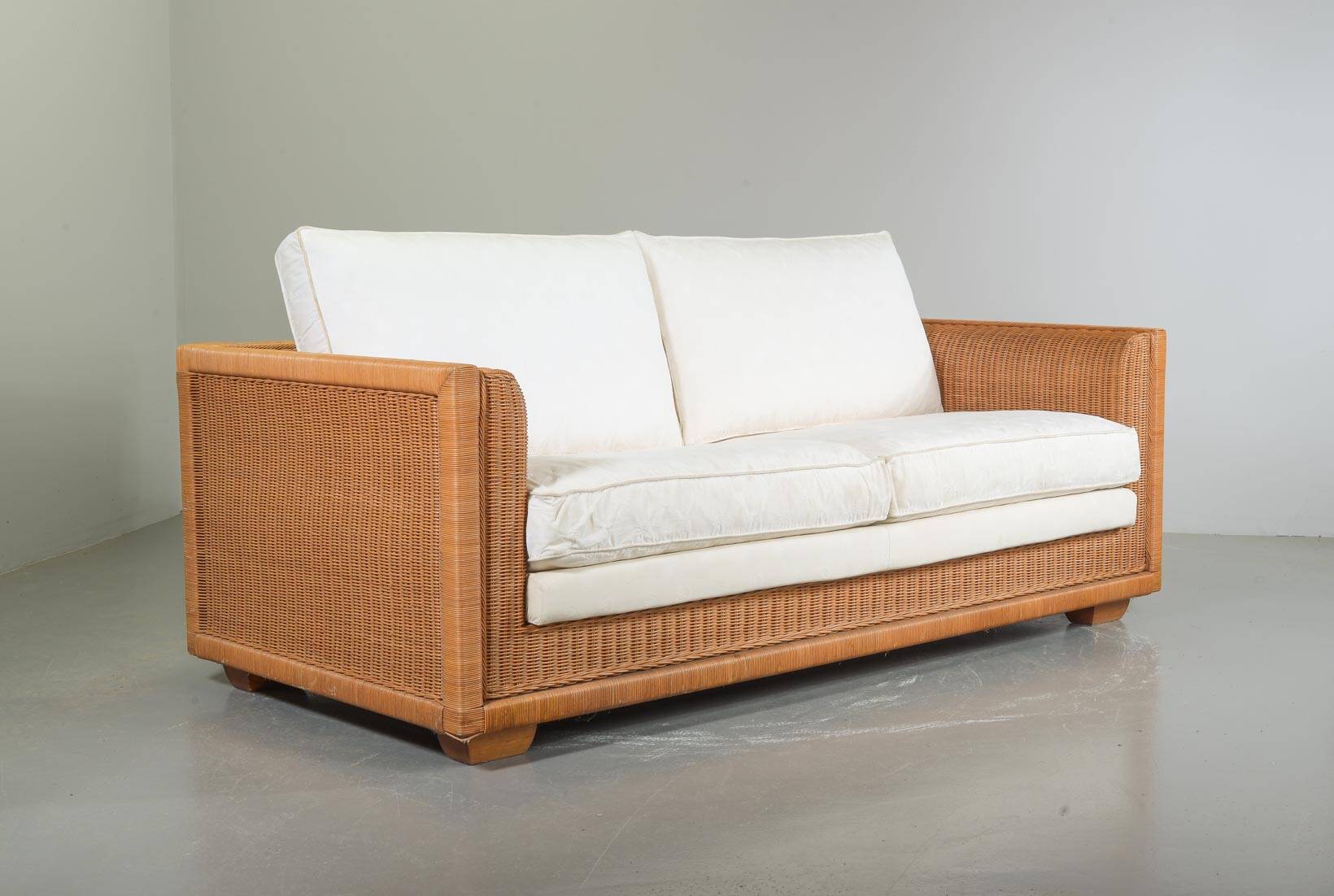 Luxurious Italian Gasparucci Reed White Lounge Greenhouse Sofa. Italy, 1980